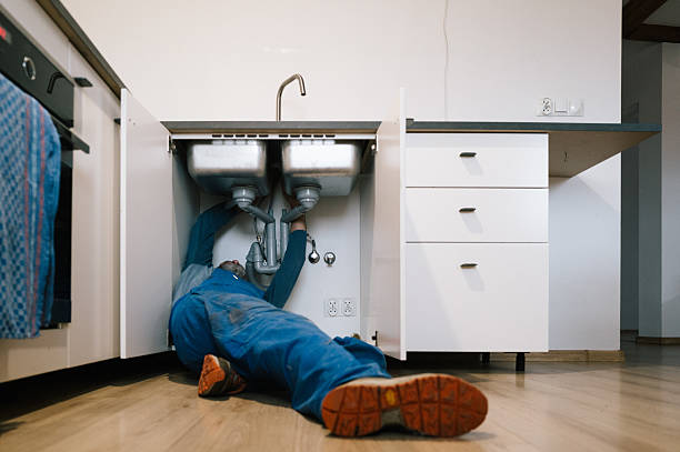 Professional Emergency Plumber technician working in Robbins, IL